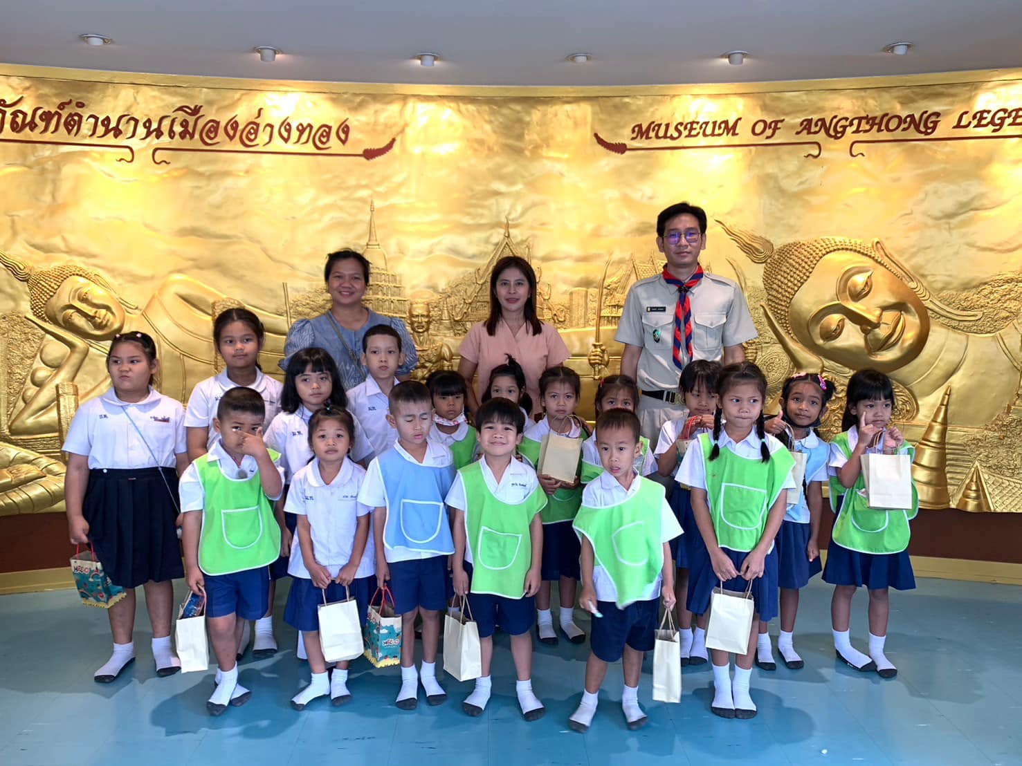 โรงเรียนวัดมหาดไทย และ โรงเรียนวัดสว่าง เข้าชมพิพิธภัณฑ์ตำนานเมืองอ่างทอง